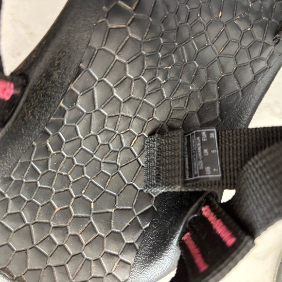 Chaco Women’s ZX/2 classic Preppy Black and Pink Strappy Women's Sandals Size 7 - Picture 8 of 8